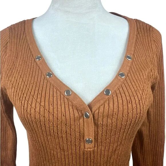 White House Black Market Brown V-Neck Sweater - Picture 3 of 10